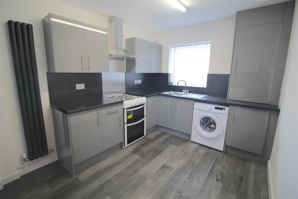 Property photo 2 of 12 Kitchen