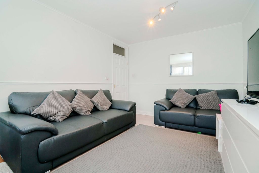 Property photo 3 of 7 Picture No. 05