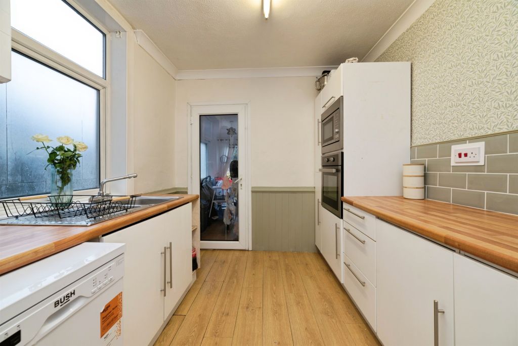 Property photo 2 of 21