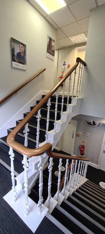 Property photo 3 of 11 Stairwell
