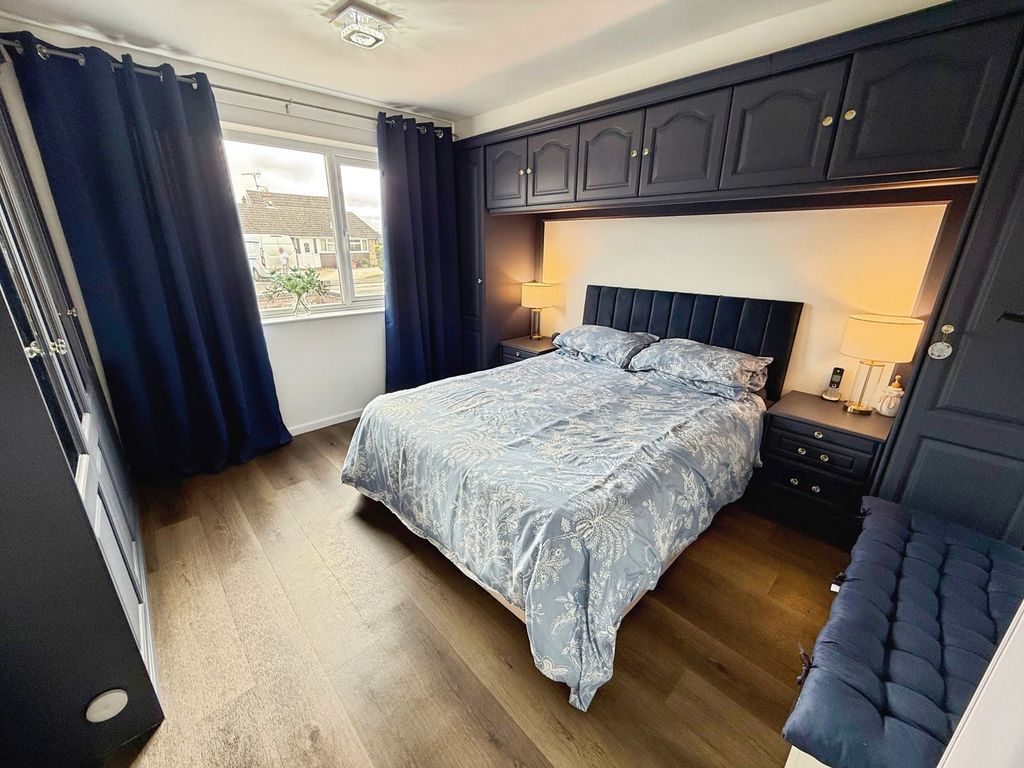 Property photo 2 of 17 Bedroom 1