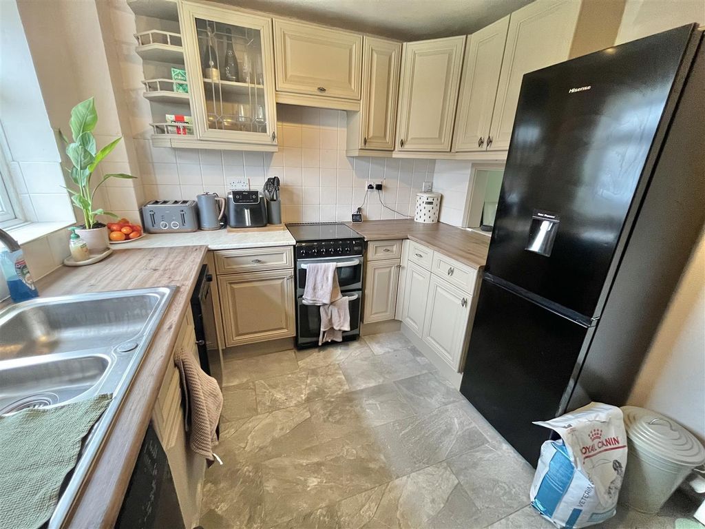 Property photo 3 of 15 Kitchen