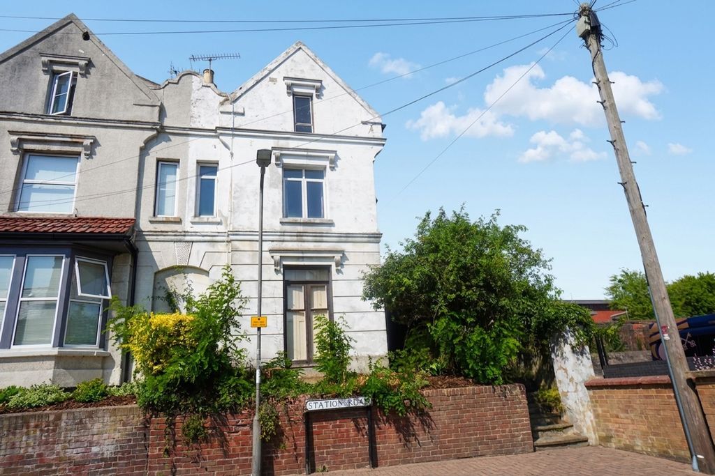 Property photo 1 of 13