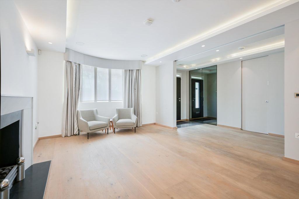 Property photo 2 of 18 Image