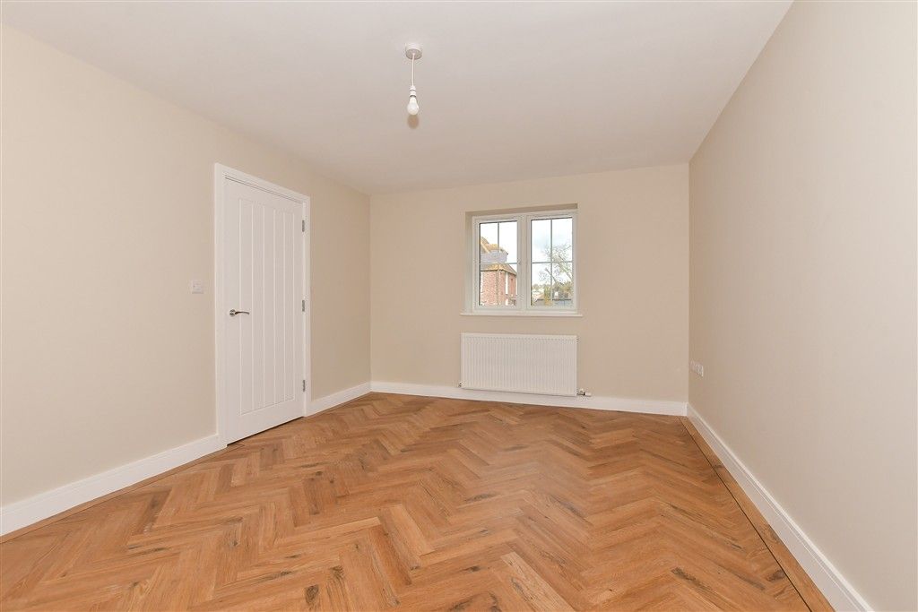 Property photo 3 of 12 Lounge