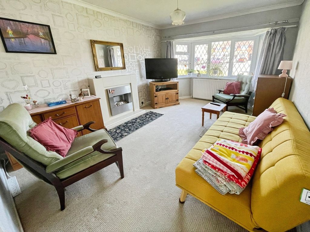 Property photo 2 of 14 Lounge