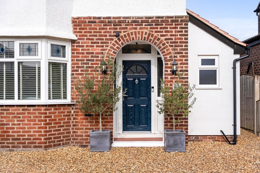 Property photo 2 of 34