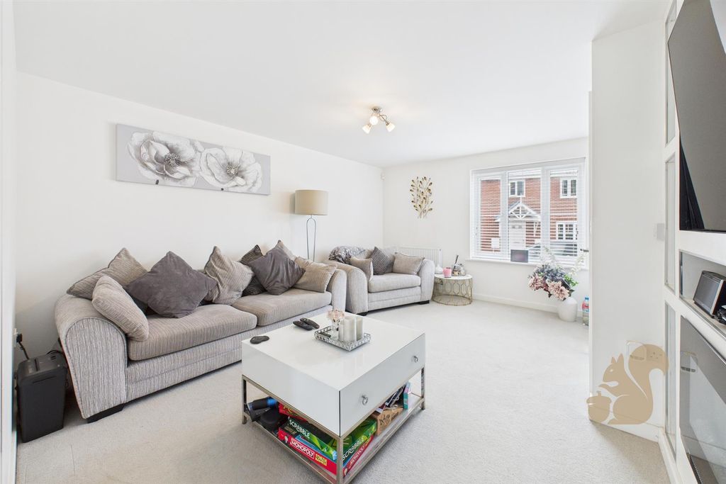 Property photo 2 of 16 Living Room