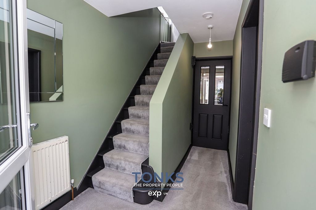 Property photo 2 of 25