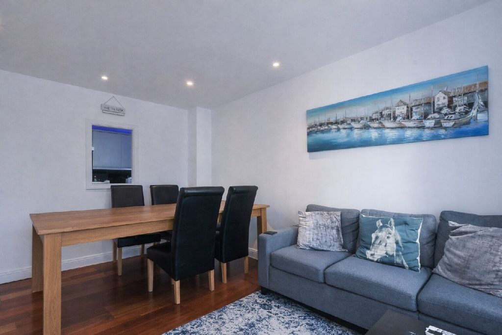 Property photo 3 of 13 Photo 2