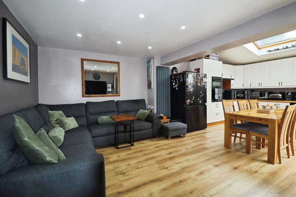 Property photo 2 of 24