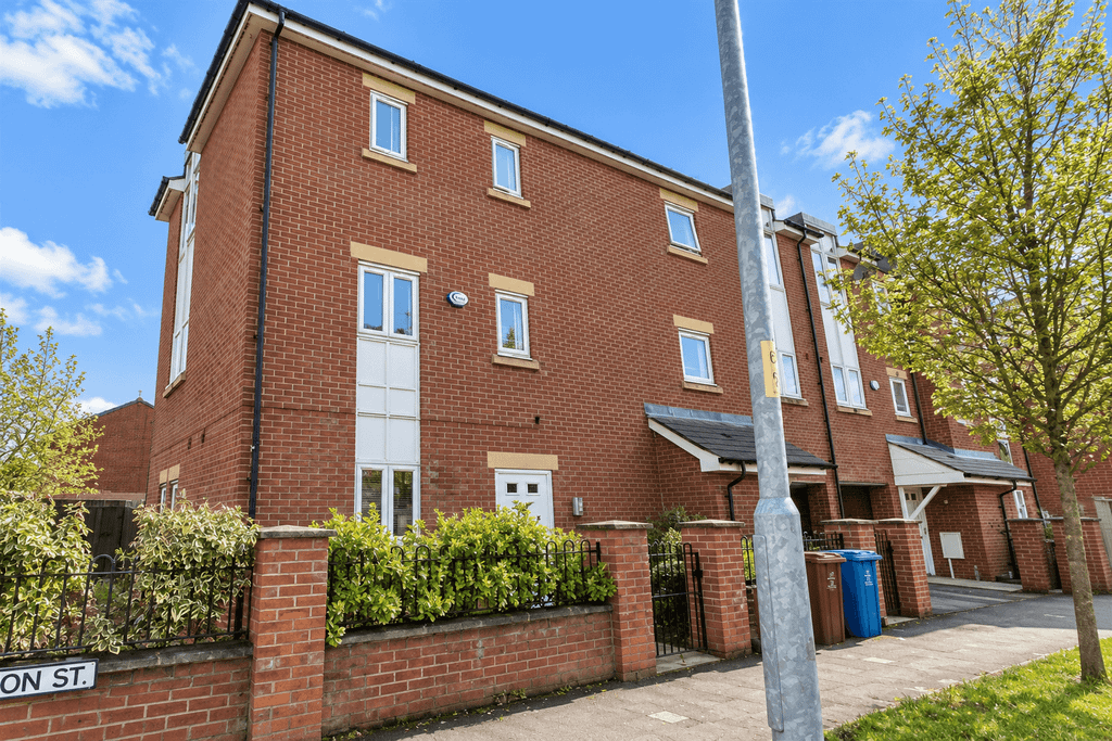 Property photo 1 of 15 4 Bedroom Town House For Rent