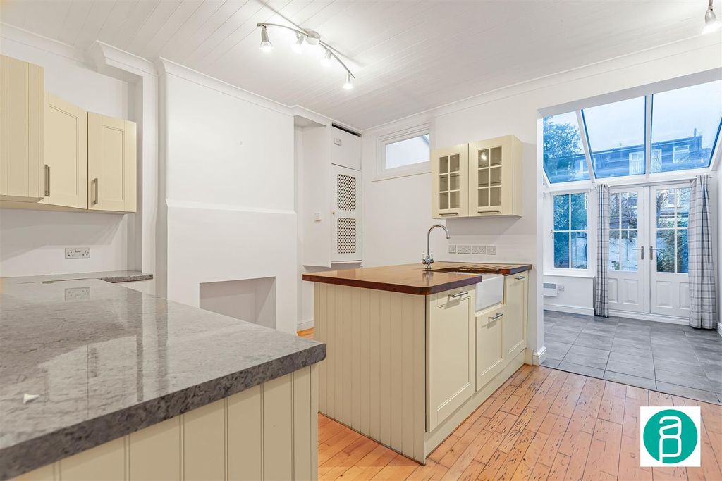 Property photo 3 of 14 Andrew_Purnell-54_Prince_Georges_Avenue-Sw20__4_.J