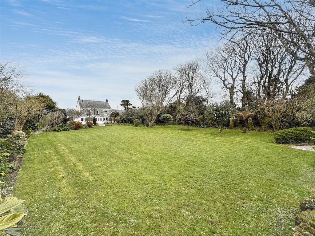 Property photo 2 of 42 Garden