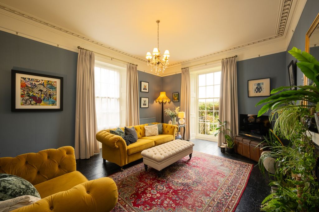 Property photo 2 of 31 Reception