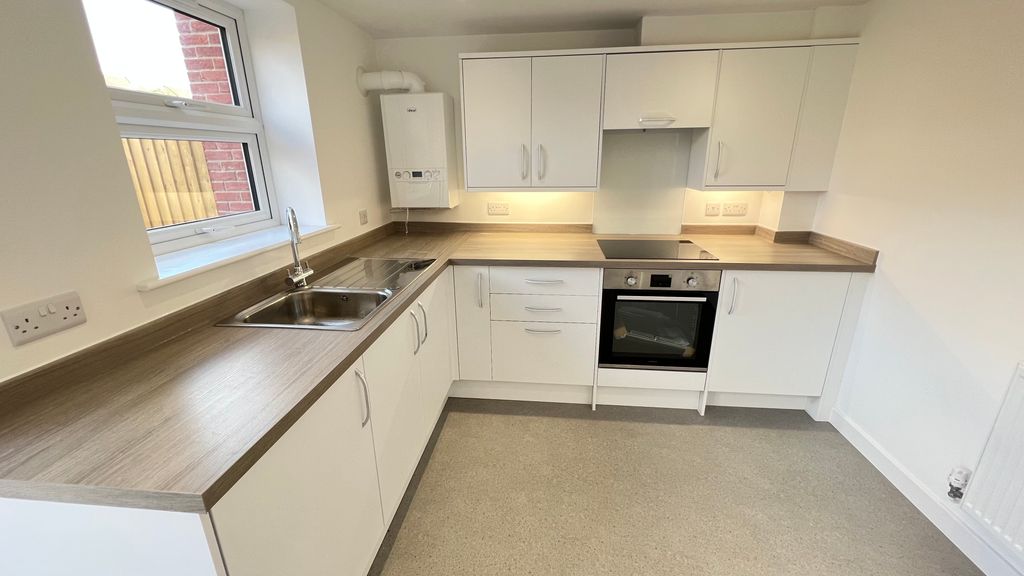 Property photo 2 of 10 Kitchen