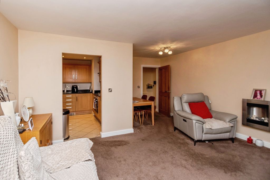 Property photo 3 of 13