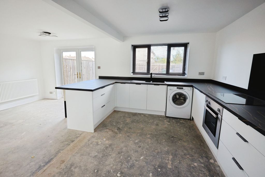 Property photo 2 of 9 Pbox-Kitchen-342205.Jpg