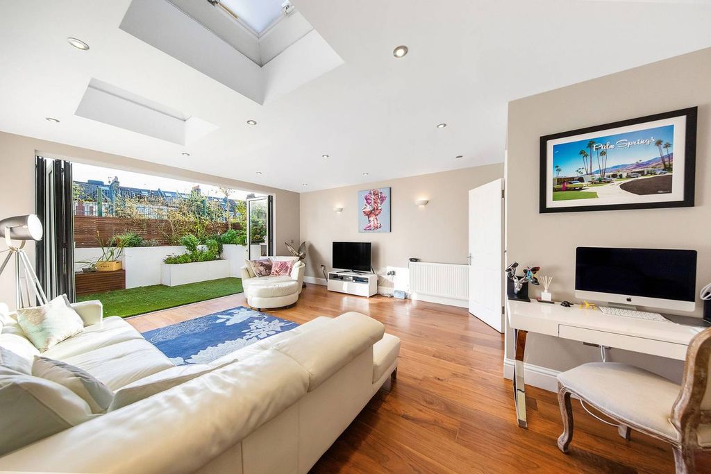 Property photo 2 of 17