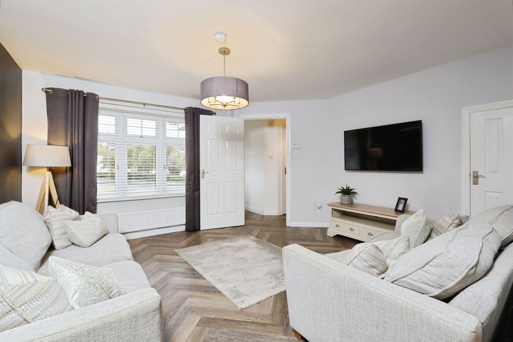 Property photo 3 of 24