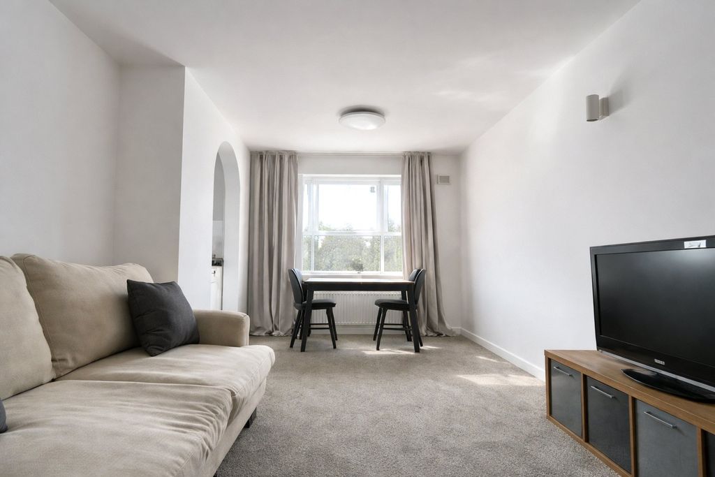 Property photo 2 of 6 Lounge