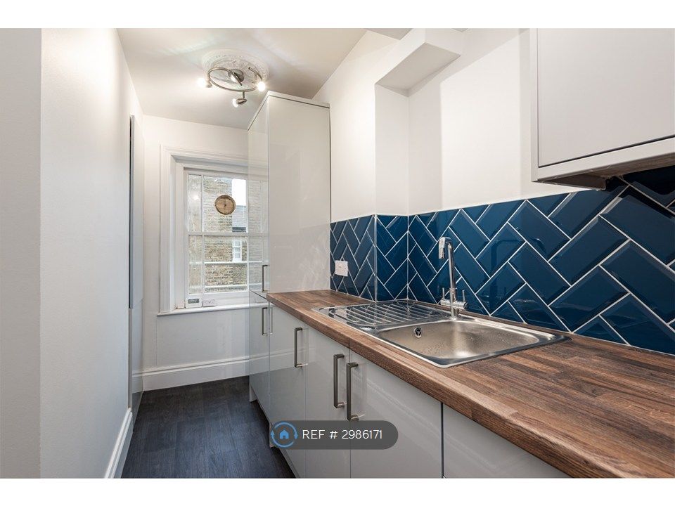 Property photo 2 of 11 Kitchen