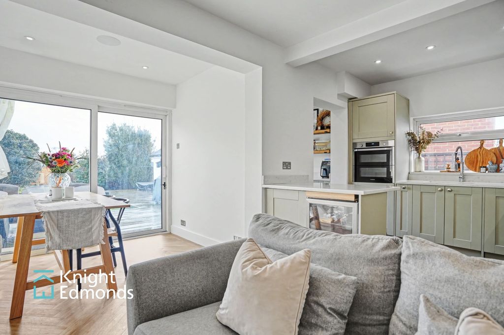 Property photo 3 of 28