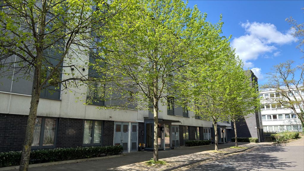 Property photo 1 of 14 1 Bed Apartment With Private Balcony Â€“ Finsbury Park