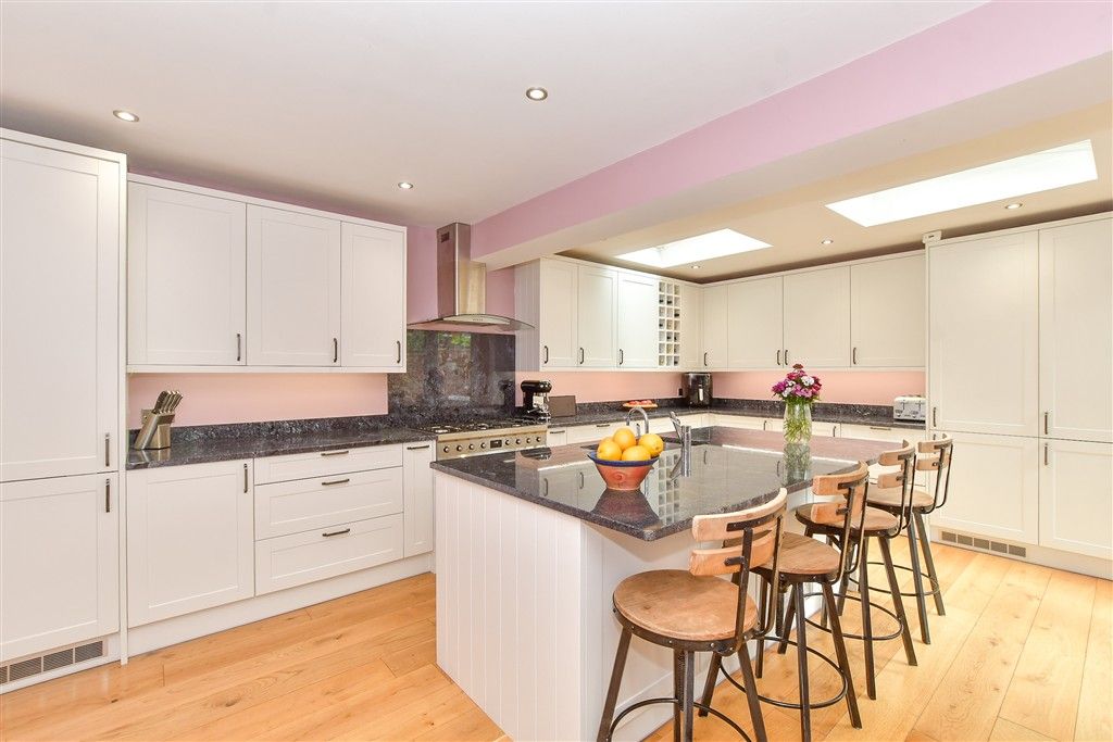 Property photo 3 of 15 Kitchen