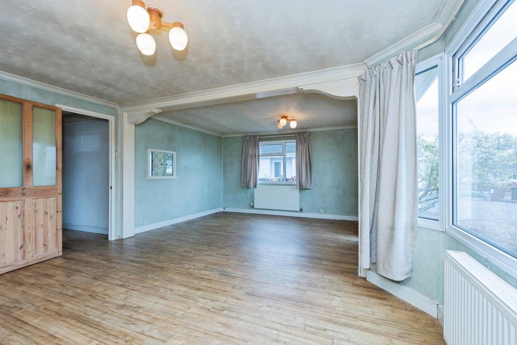 Property photo 3 of 17 Living Room