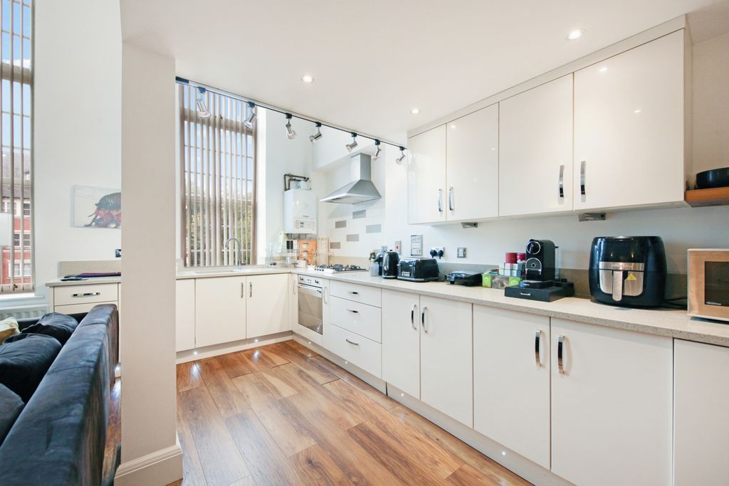 Property photo 2 of 21 Gallery