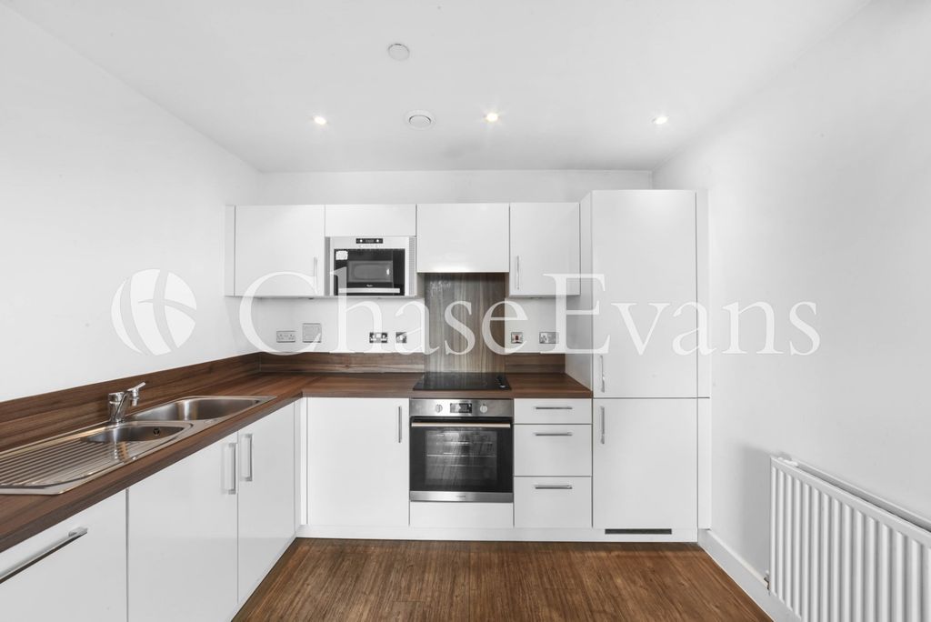 Property photo 2 of 11 Kitchen