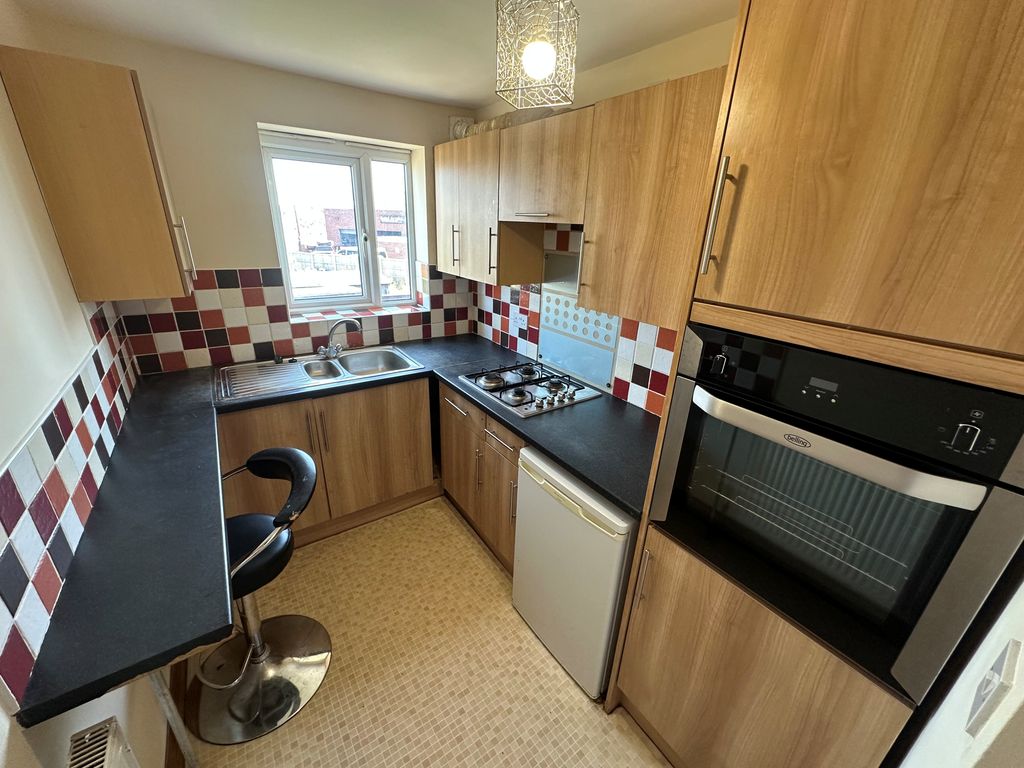 Property photo 3 of 11 Kitchen
