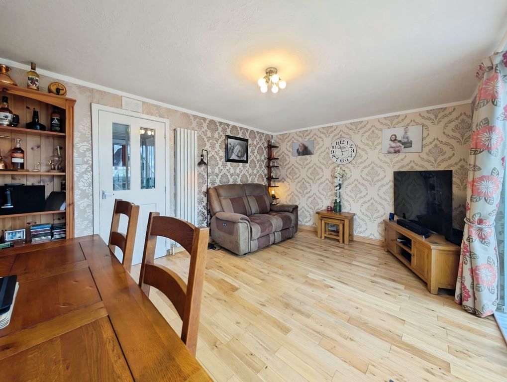 Property photo 3 of 25 Living Room