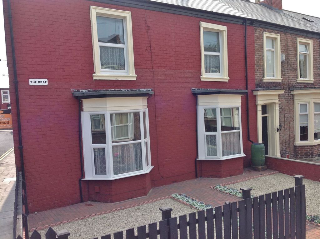 Property photo 3 of 7 Well-Maintained Terraced House Exterior Featuring ...