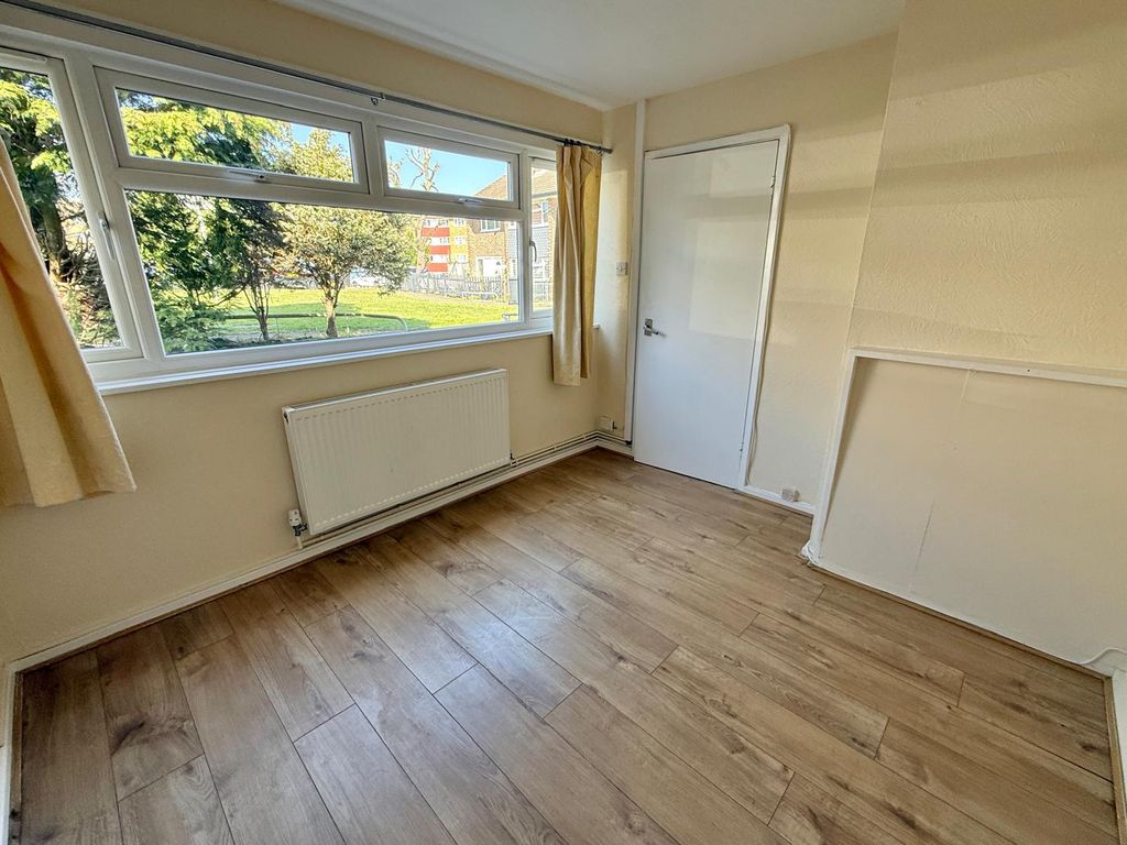 Property photo 1 of 10 Beautifully Refurbished 4-Bedroom Family Home With Garden