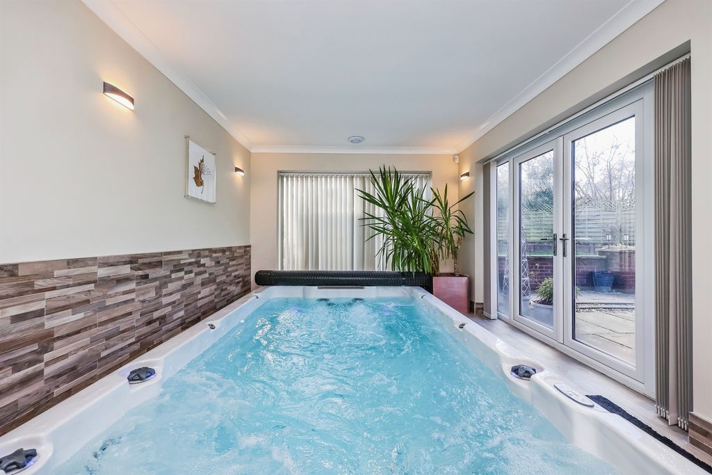 Property photo 3 of 34