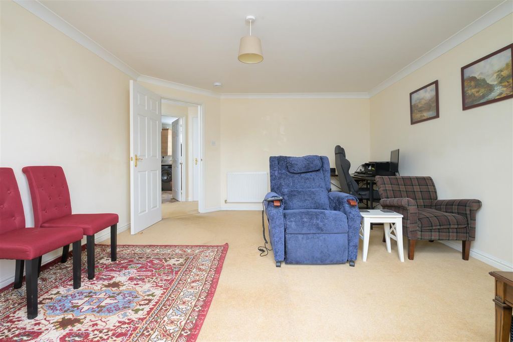 Property photo 3 of 9 S003.Jpg