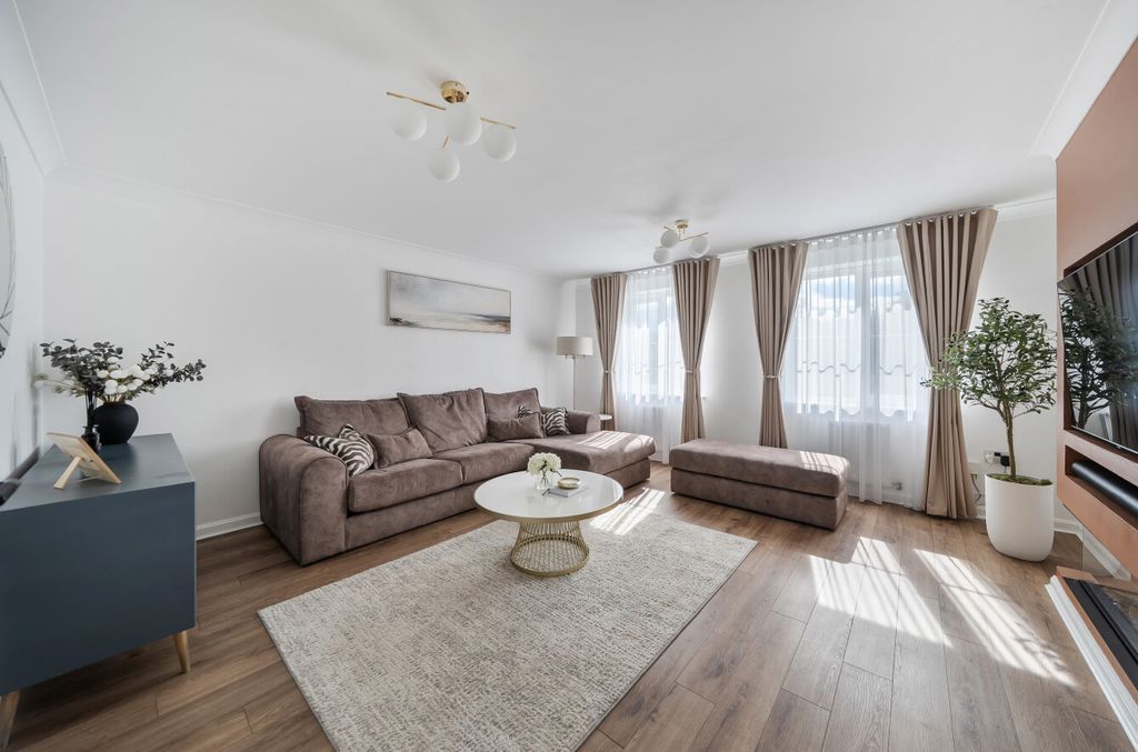 Property photo 2 of 19 1520108-8-6Aa3F4d...