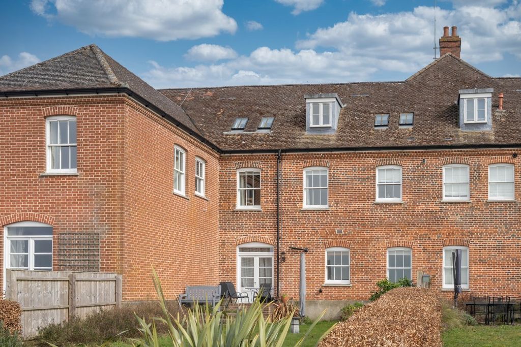 Property photo 3 of 25 Iq_00040-Edit