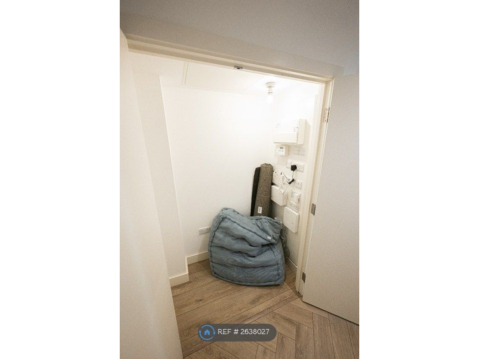 Property photo 3 of 35