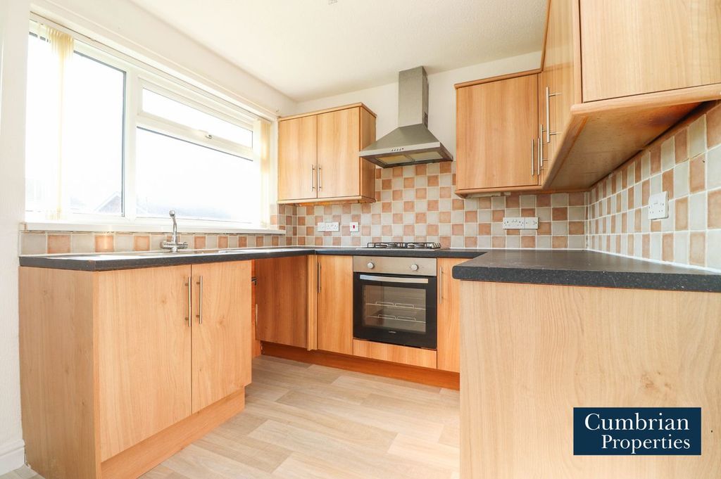 Property photo 2 of 9 Kitchen