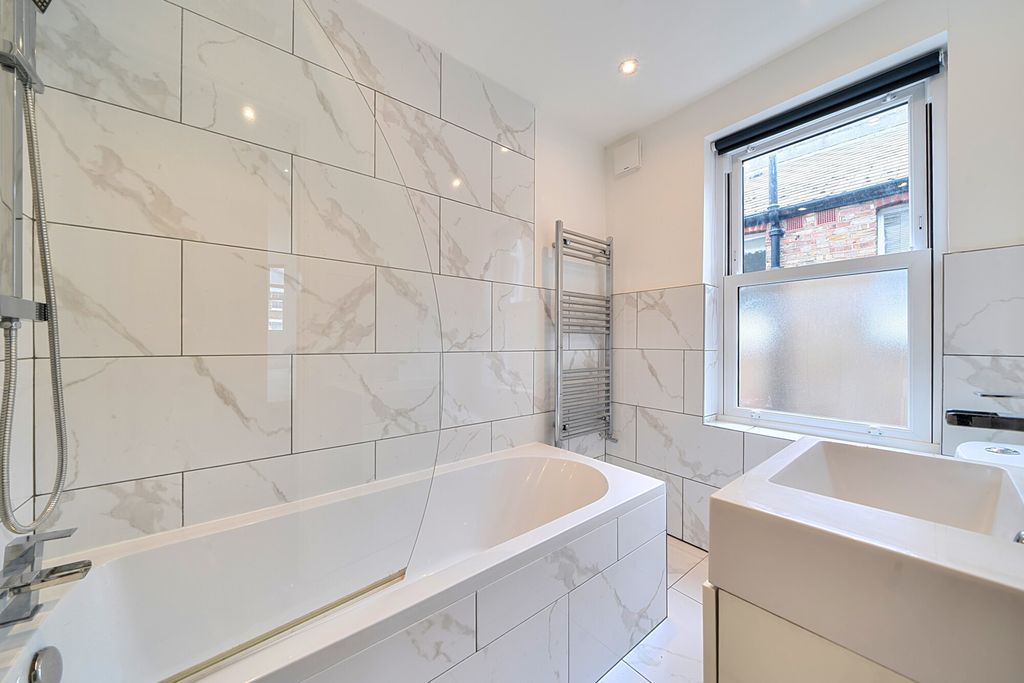 Property photo 2 of 15 1436256-7-69c6725...