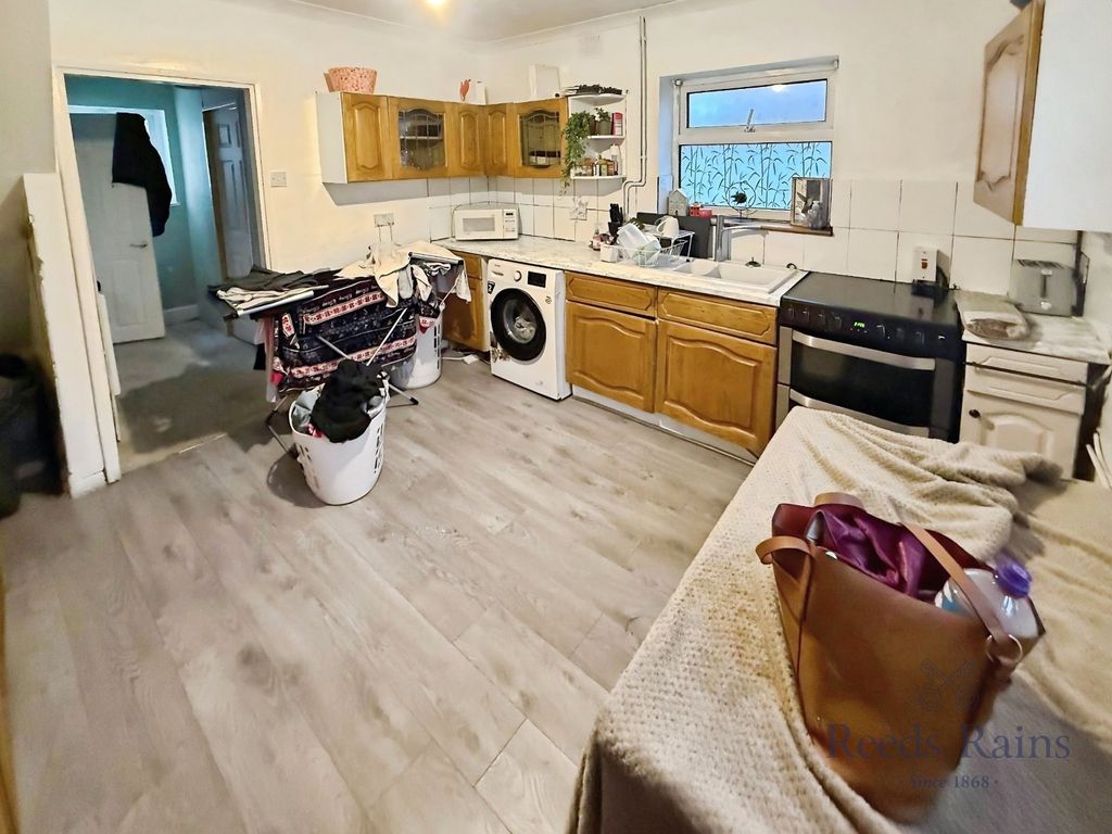 Property photo 3 of 10 Dining Kitchen