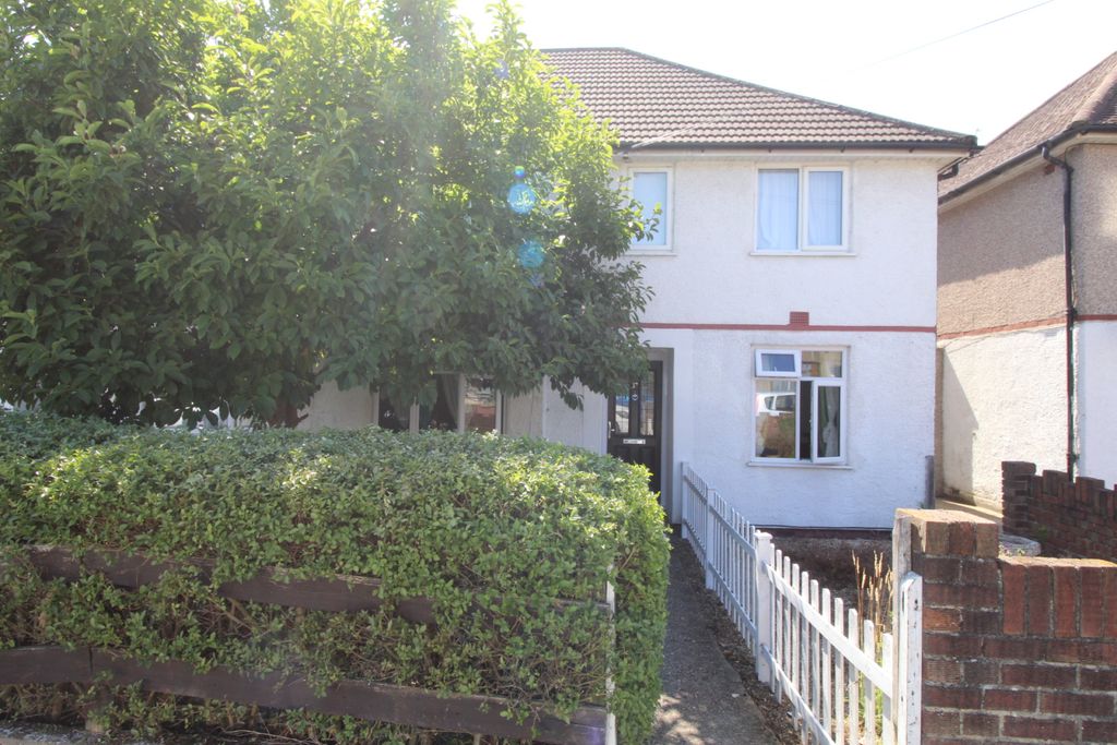 Property photo 1 of 15 2 Bed Maisonette To Rent Pinwood Avenue, Uxbridge Ub8