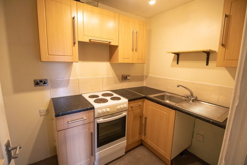 Property photo 3 of 10 Kitchen