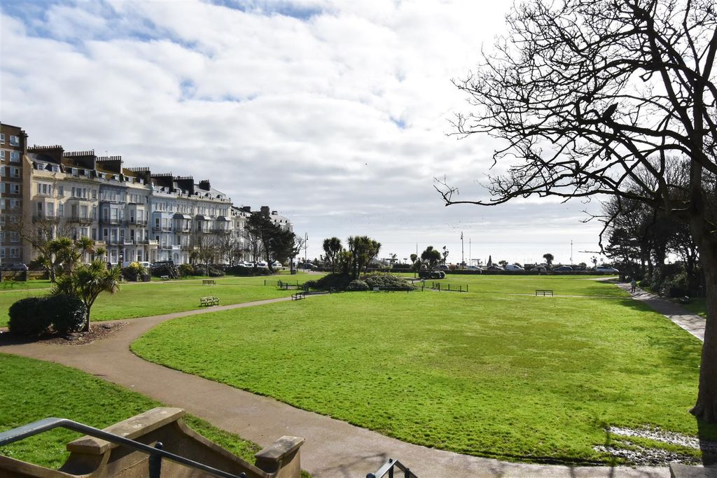 Property photo 3 of 13 Sea Views