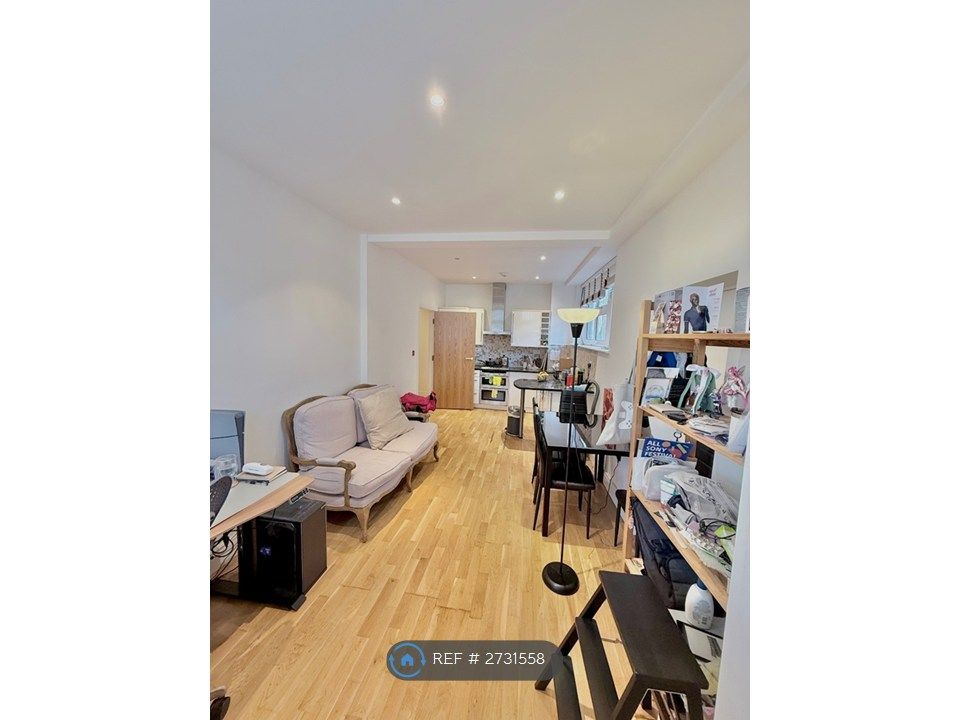 Property photo 2 of 7 Living Area