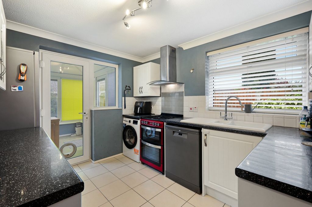 Property photo 2 of 20