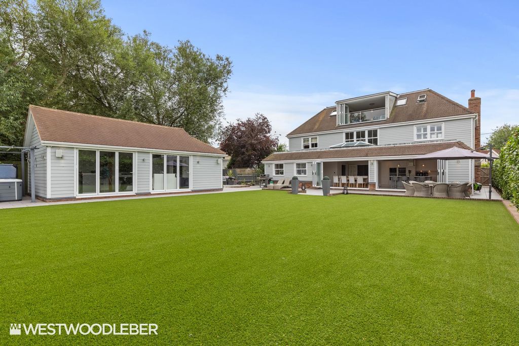 Property photo 2 of 68 Redwood_23.Jpg